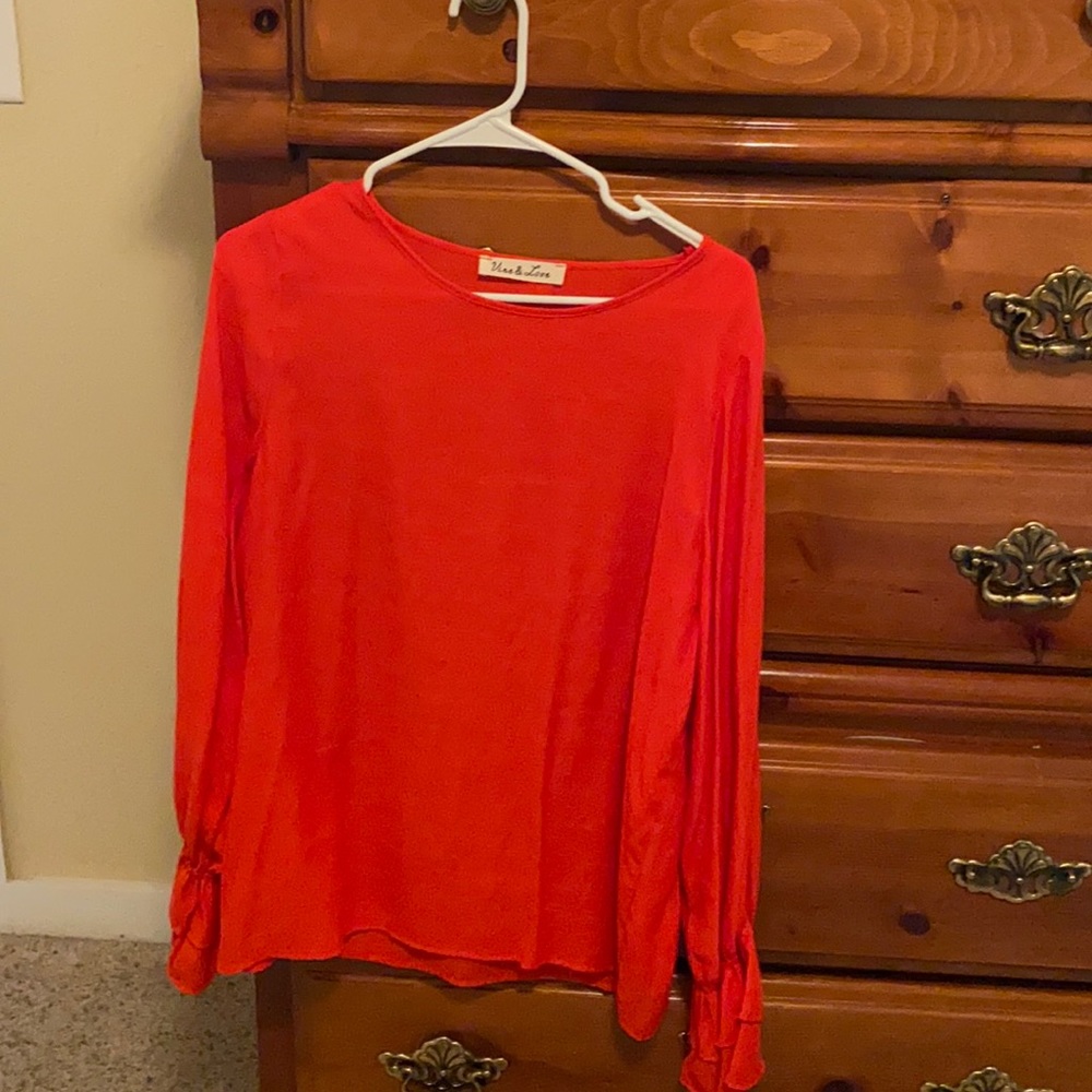 Size large red long sleeve blouse puffs around the sleeves